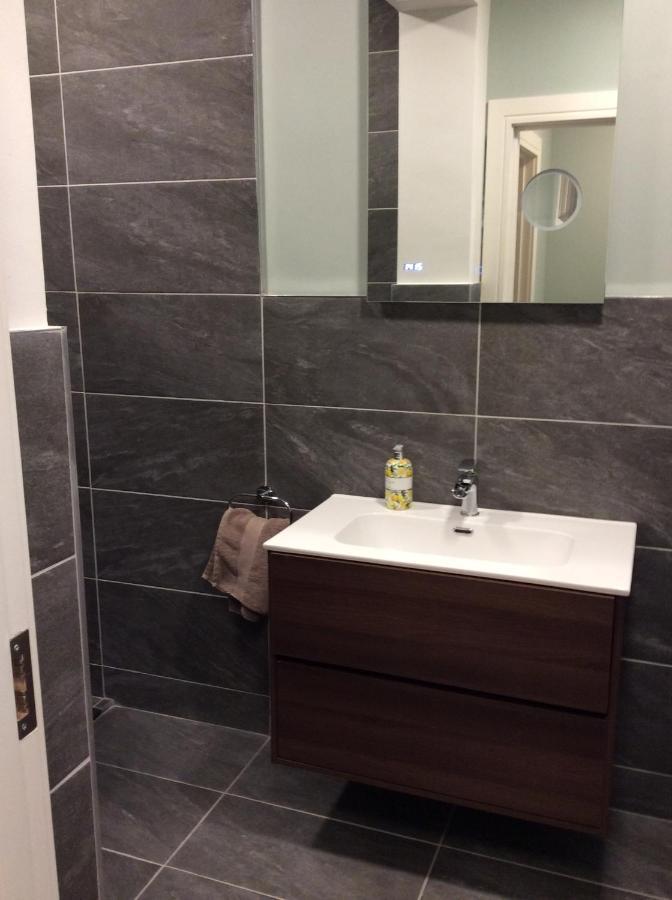 Roundstone Retreats Quayside Luxury Apt Екстер'єр фото