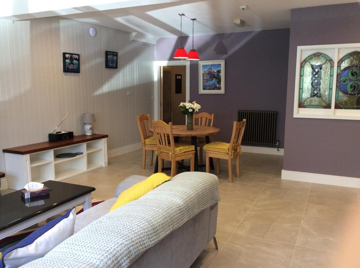 Roundstone Retreats Quayside Luxury Apt Екстер'єр фото